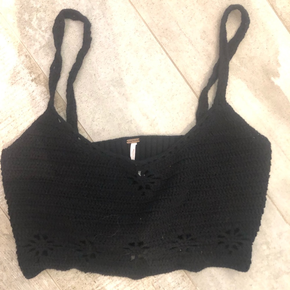 Black cropped tank